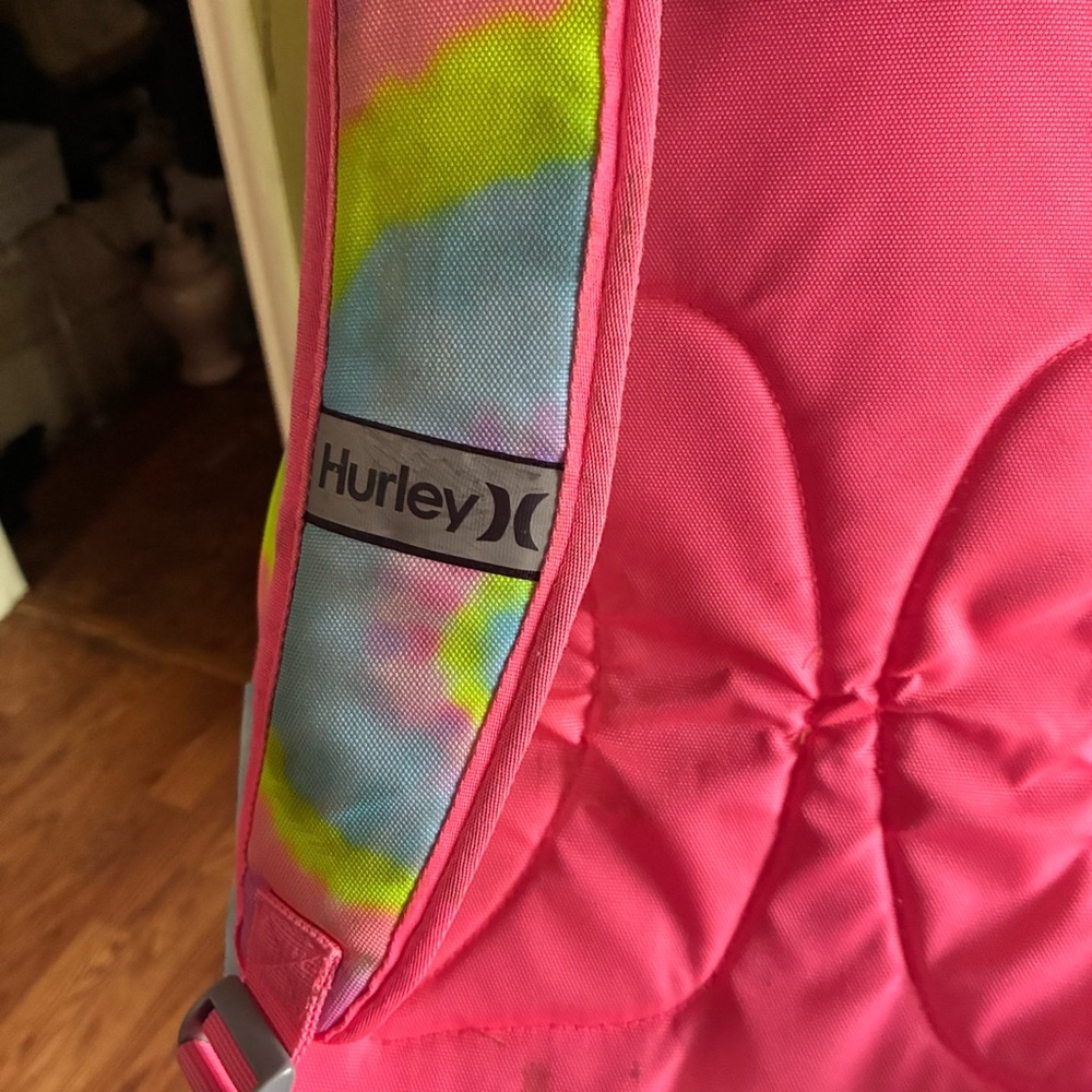 NWOT Hurley Renegade Aerial Tie-Dye Backpack PLUS FREE GIFT!! πβ€οΈππ«Άπ½βπΌ - Picture 7 of 8